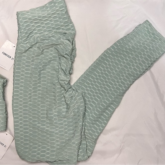 Forever 21 Honeycomb Workout Set - Picture 5 of 6